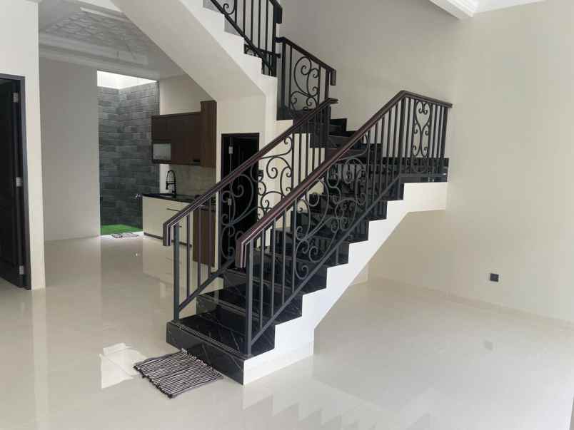 dijual rumah jl pondok bambu duren