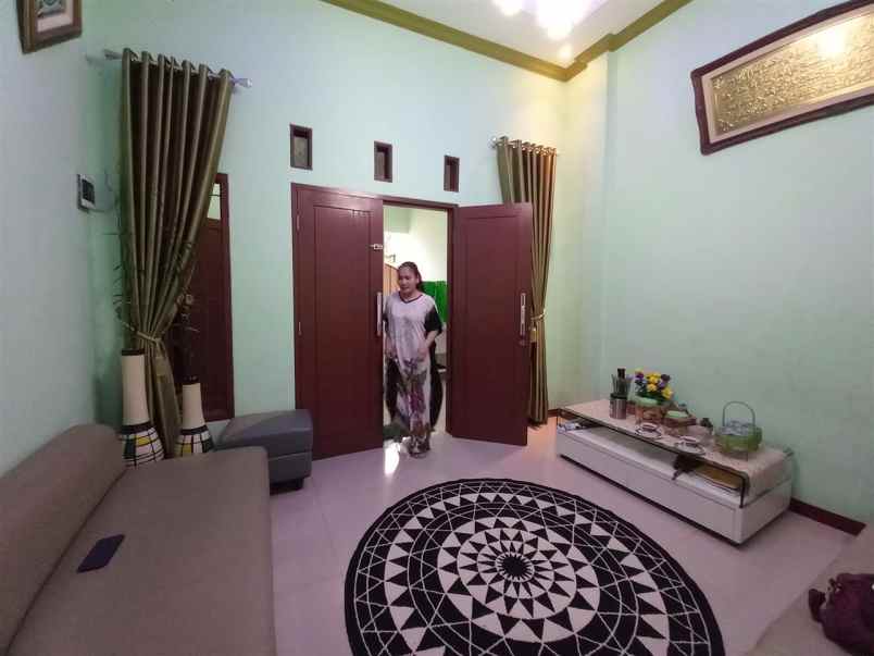 dijual rumah jl ratna jatibening
