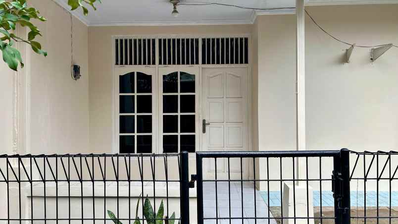 dijual rumah jl raya ciater