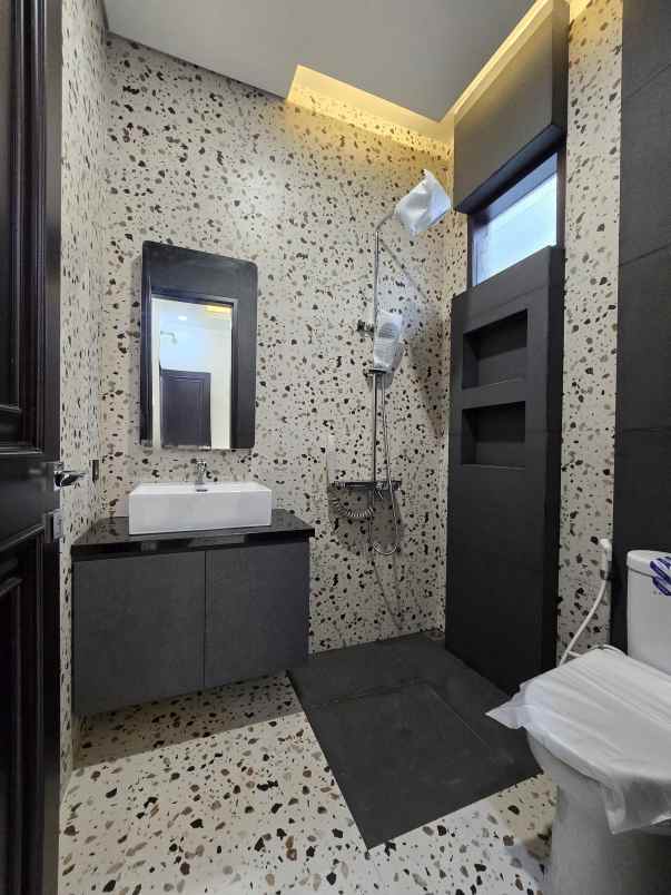 dijual rumah jl raya perumahan duren
