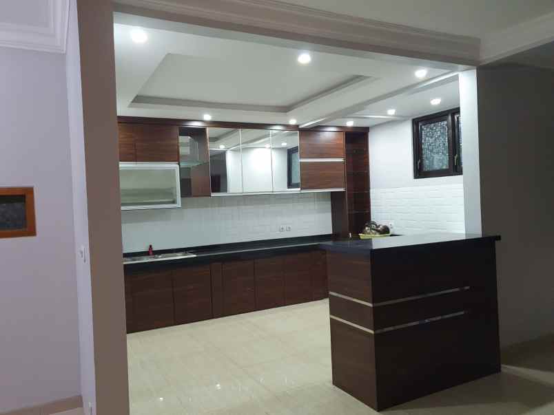 dijual rumah jl sersan bajuri