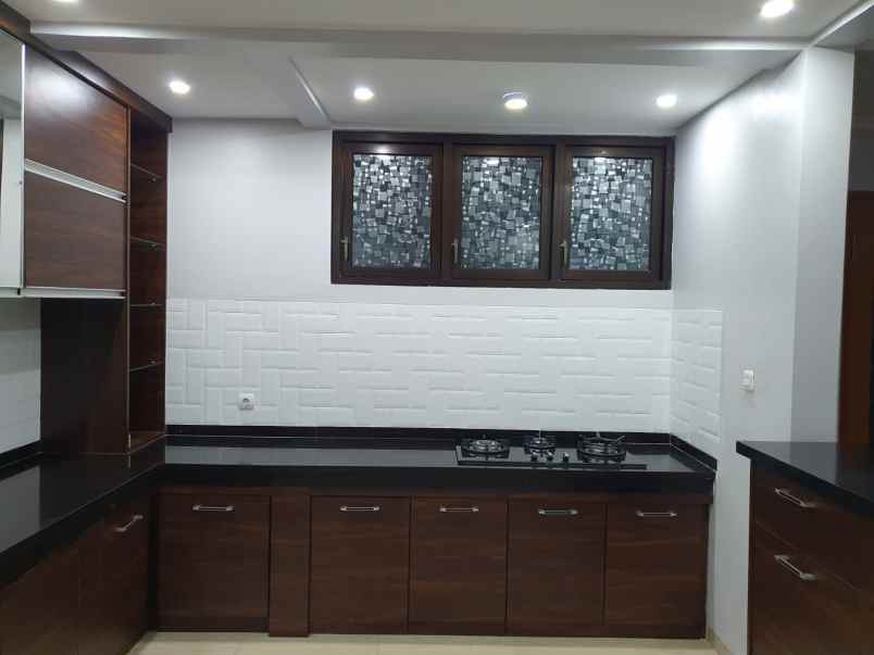 dijual rumah jl sersan bajuri