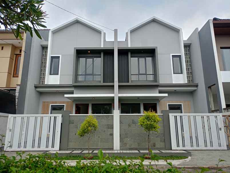 dijual rumah jl soekarno hatta aria graha