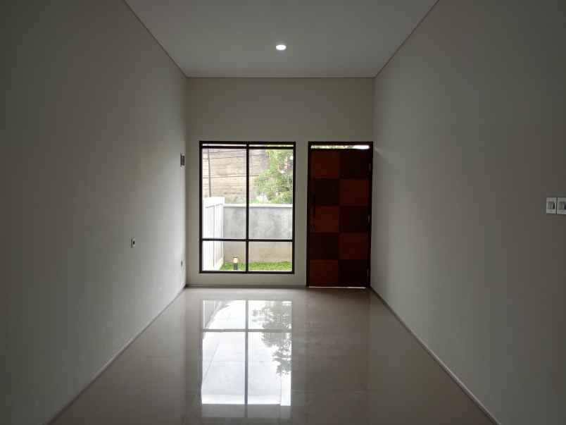 dijual rumah jl soekarno hatta aria graha
