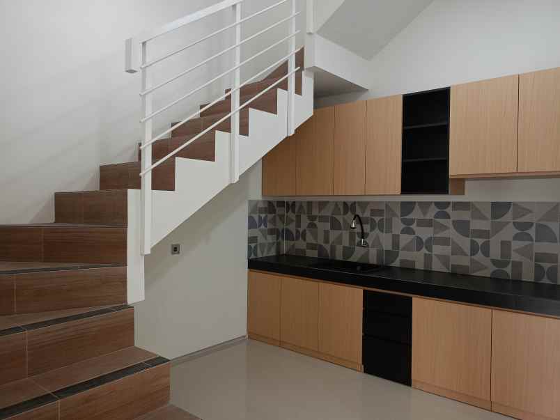 dijual rumah jl soekarno hatta aria graha