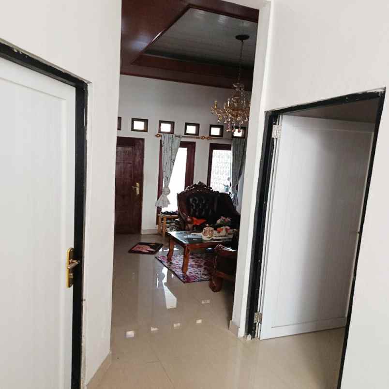 dijual rumah jl taman anyelir 3 kel