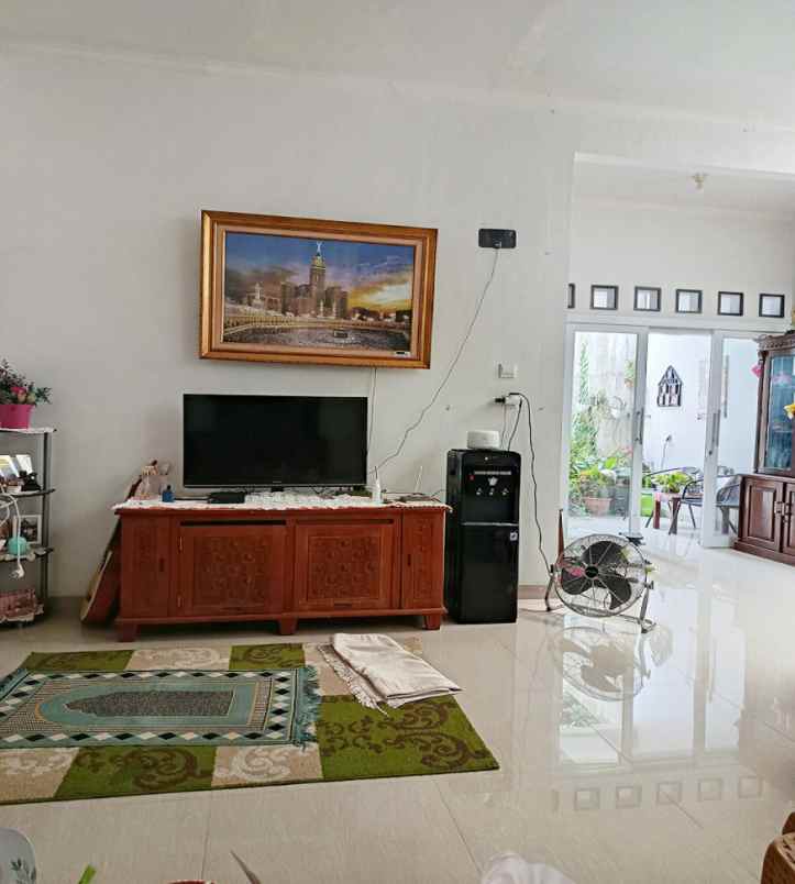 dijual rumah jl taman anyelir 3 kel