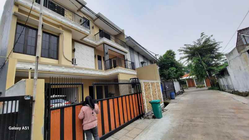 dijual rumah jl tanjung meruya selatan