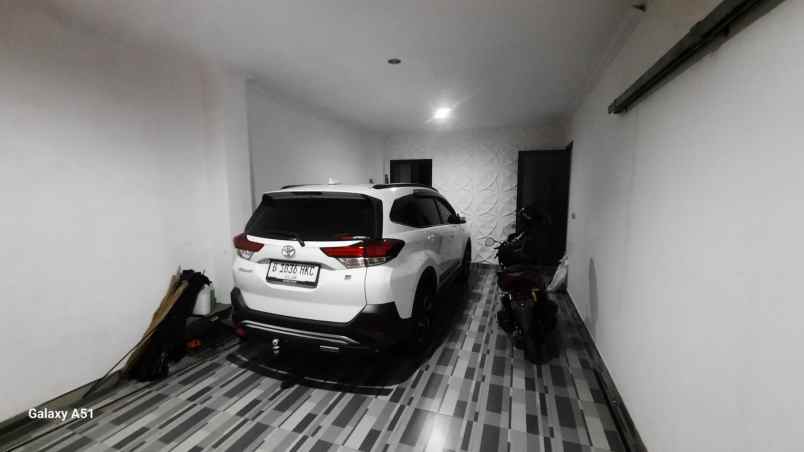 dijual rumah jl tanjung meruya selatan