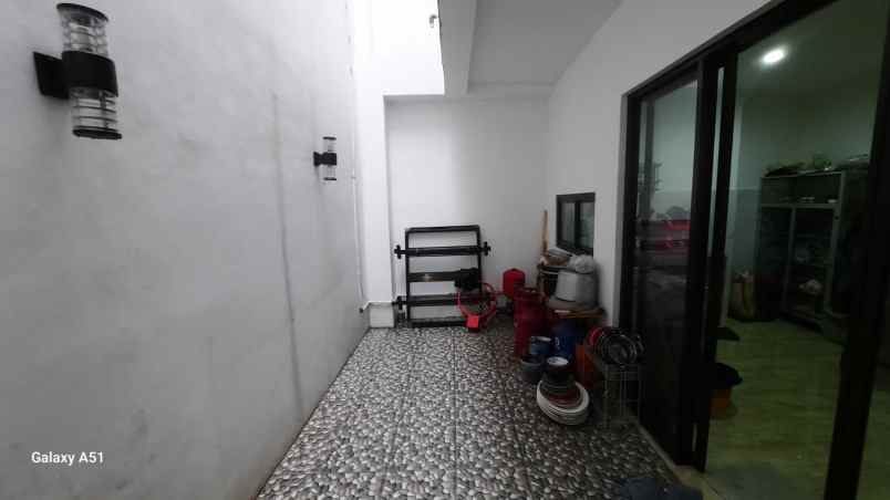 dijual rumah jl tanjung meruya selatan