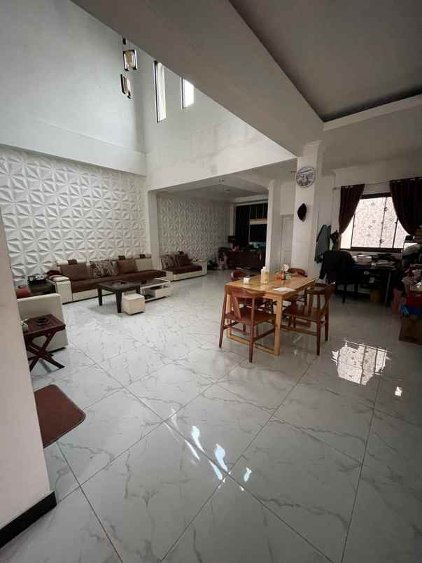 dijual rumah jl tanjung meruya selatan