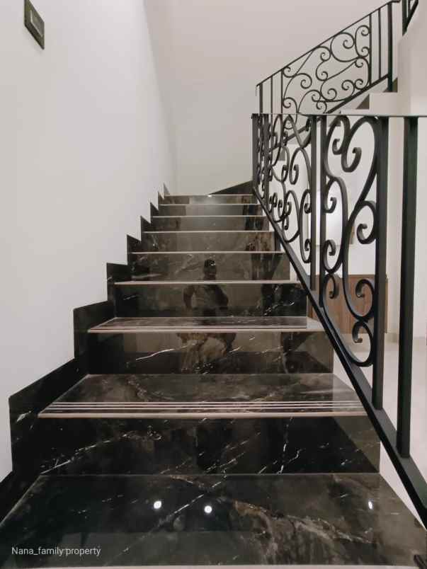 dijual rumah jln raya joglo kembangan