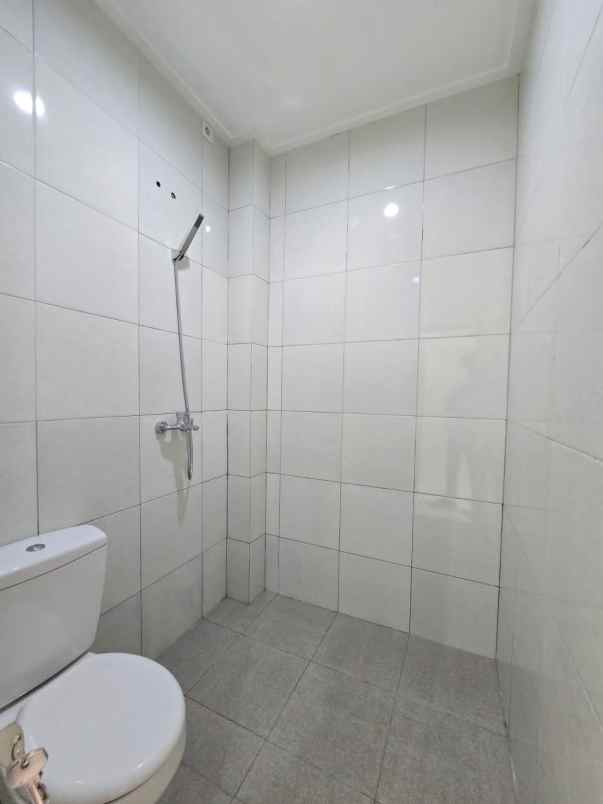 dijual rumah kayu putih utara