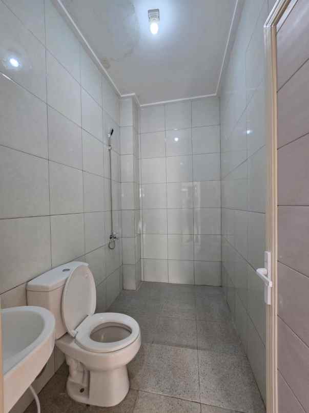 dijual rumah kayu putih utara