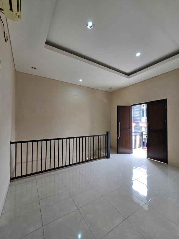 dijual rumah kayu putih utara