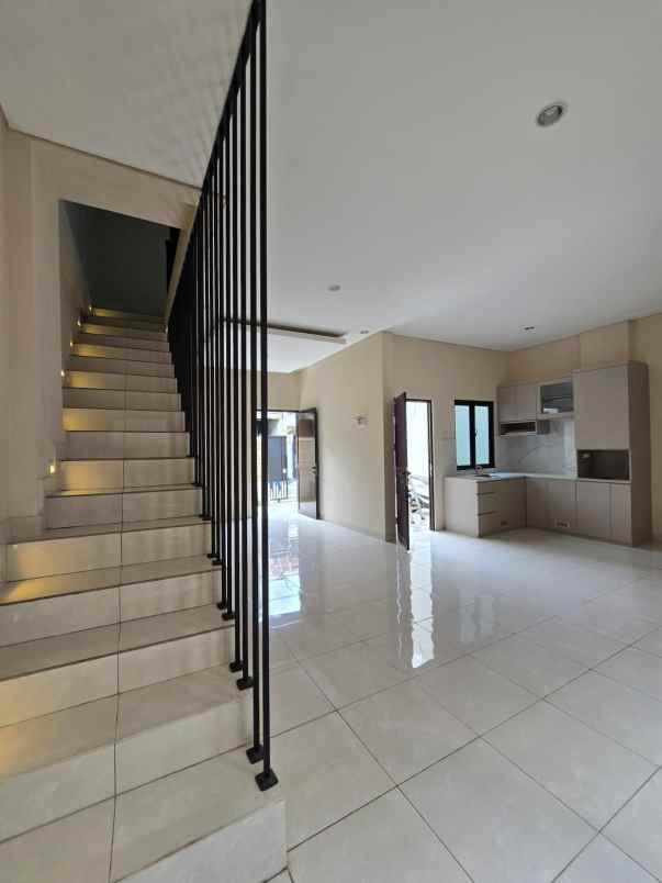 dijual rumah kayu putih utara