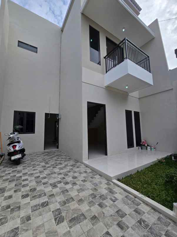 dijual rumah kayu putih utara