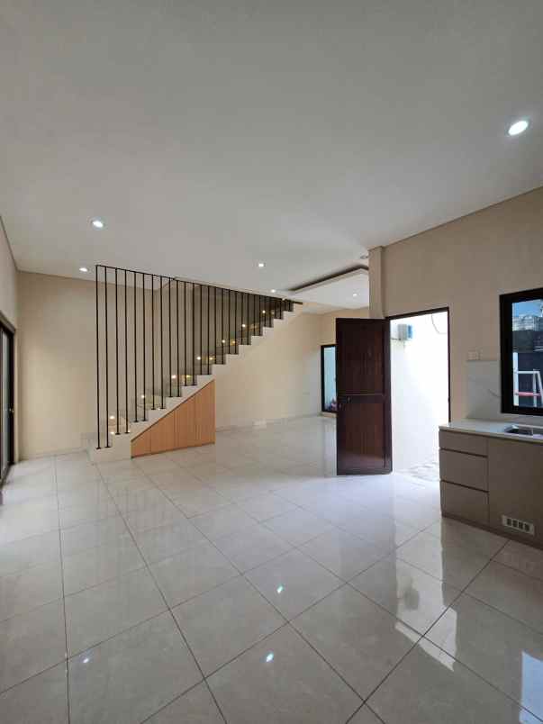 dijual rumah kayu putih utara