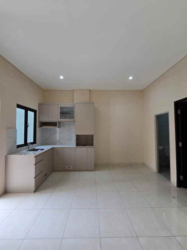 dijual rumah kayu putih utara