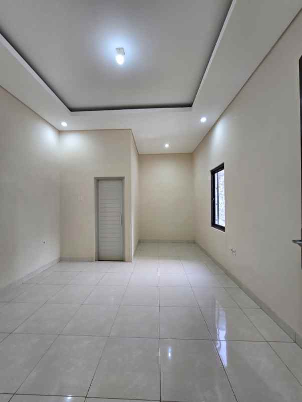 dijual rumah kayu putih utara