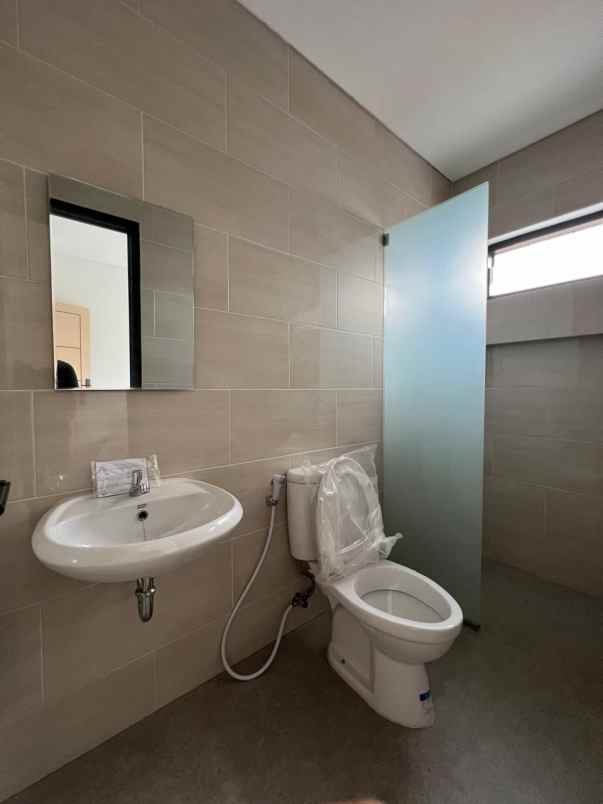 dijual rumah kemang pratama bekasi