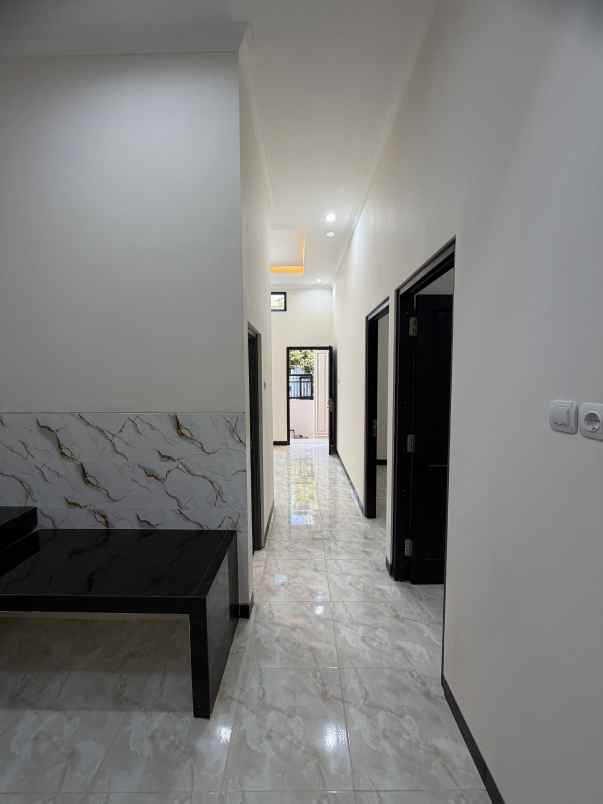 dijual rumah kemlaten sawah