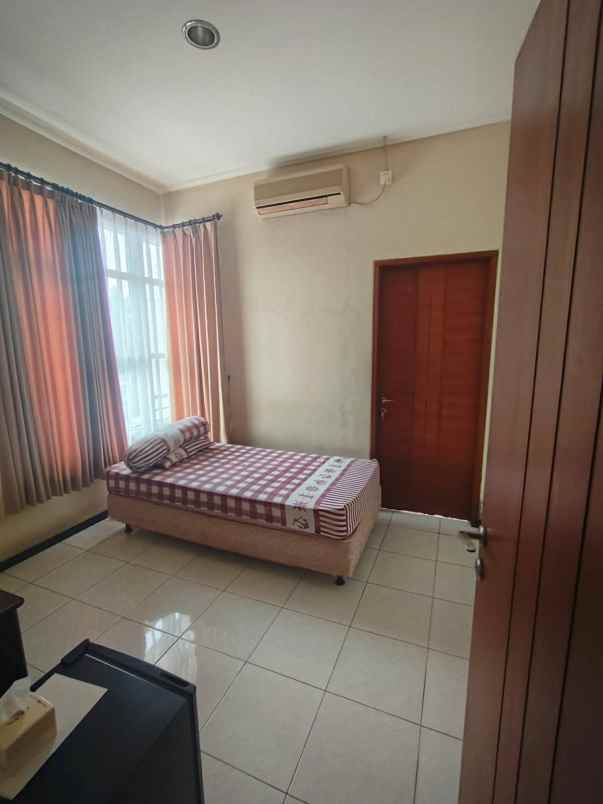 dijual rumah ketintang