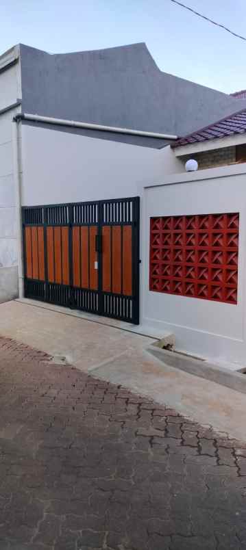 dijual rumah komp villa japos jalan