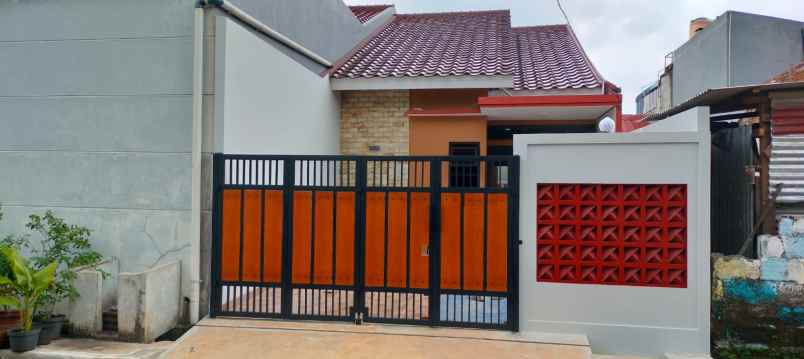 dijual rumah komp villa japos jalan
