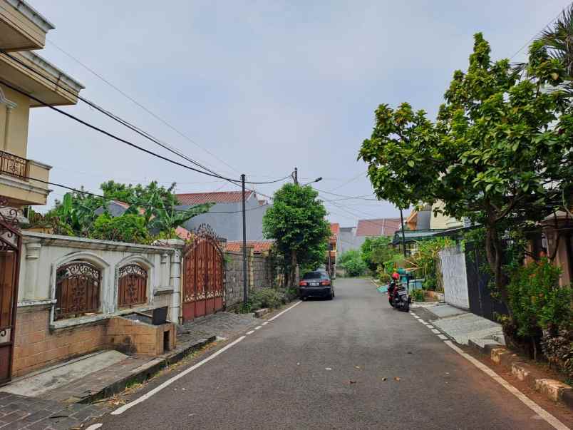 dijual rumah komplek billymoon pondok