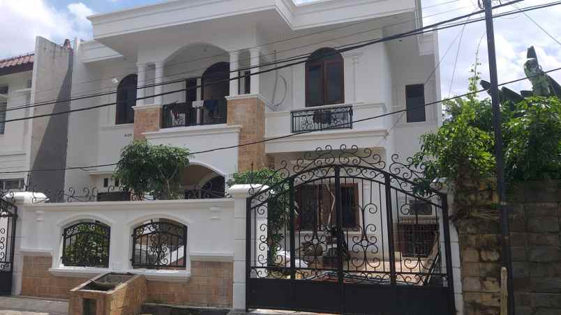 dijual rumah komplek billymoon pondok