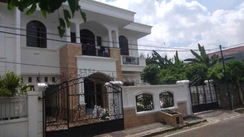 dijual rumah komplek billymoon pondok