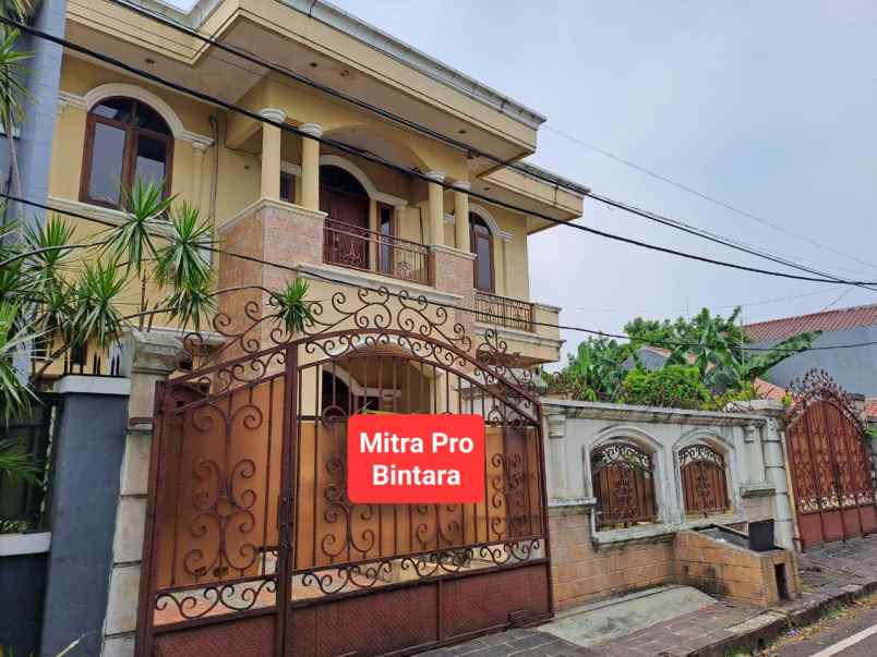 dijual rumah komplek billymoon pondok