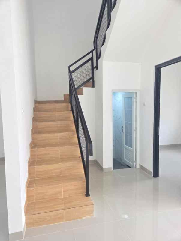 dijual rumah komplek bukit nusa indah