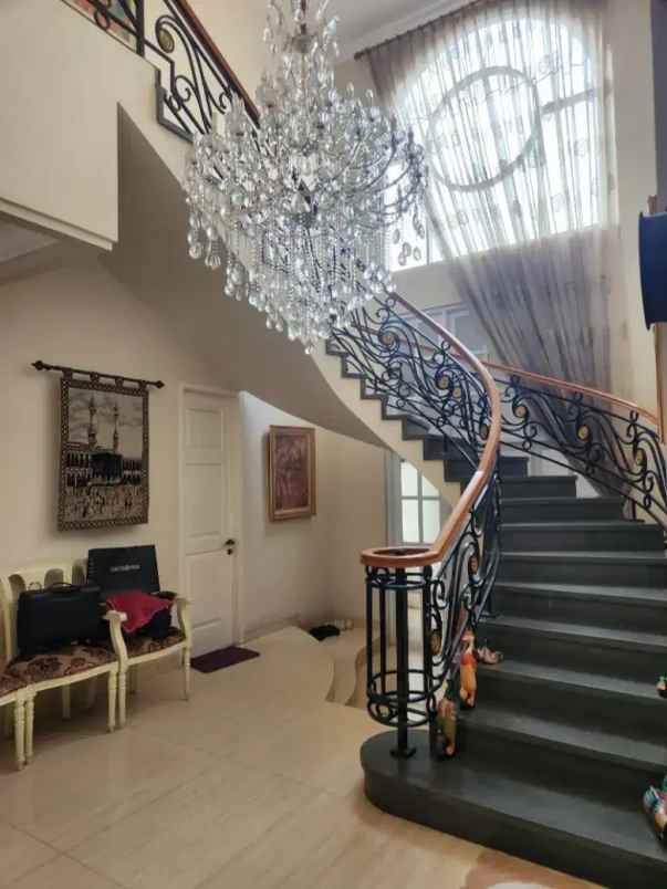 dijual rumah komplek cipinang cempedak