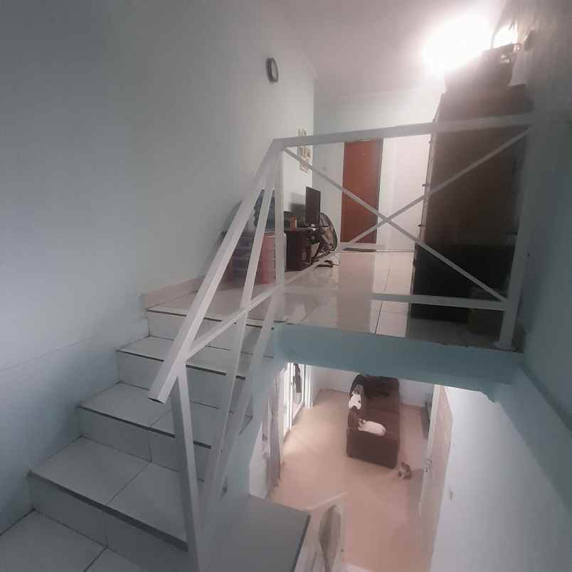 dijual rumah komplek griya winaya