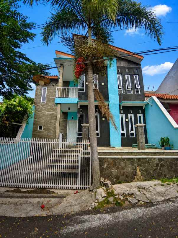 dijual rumah komplek griya winaya