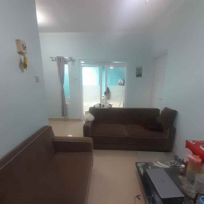 dijual rumah komplek griya winaya