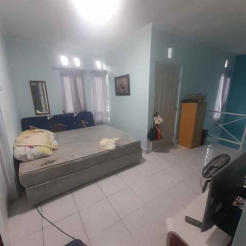dijual rumah komplek griya winaya