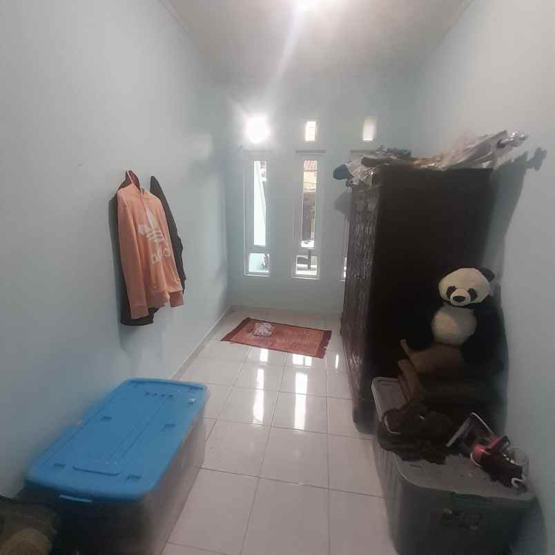 dijual rumah komplek griya winaya