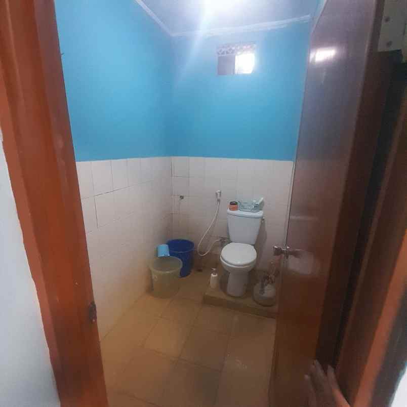 dijual rumah komplek griya winaya