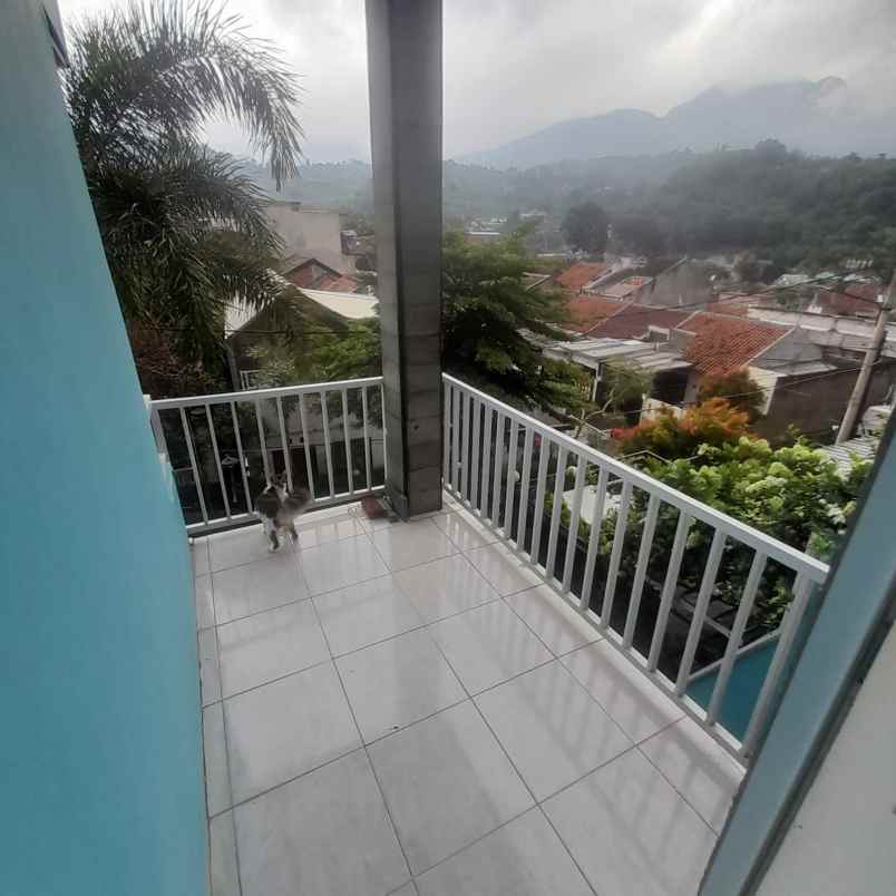 dijual rumah komplek griya winaya