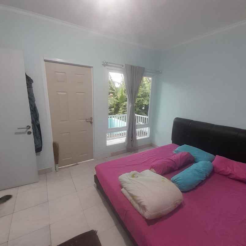 dijual rumah komplek griya winaya