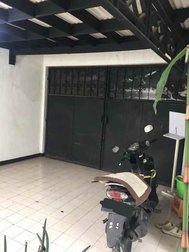 dijual rumah komplek parakan asri