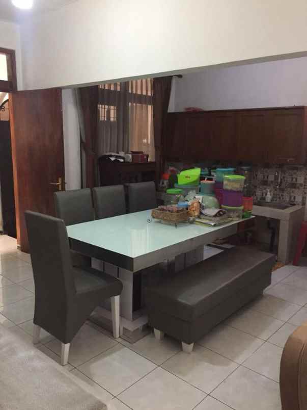 dijual rumah komplek parakan asri
