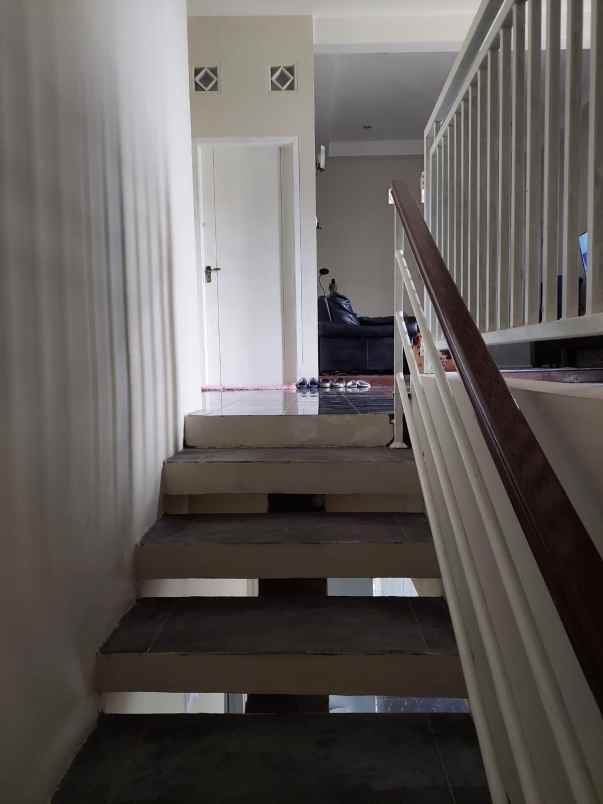 dijual rumah komplek pt hii kelapa