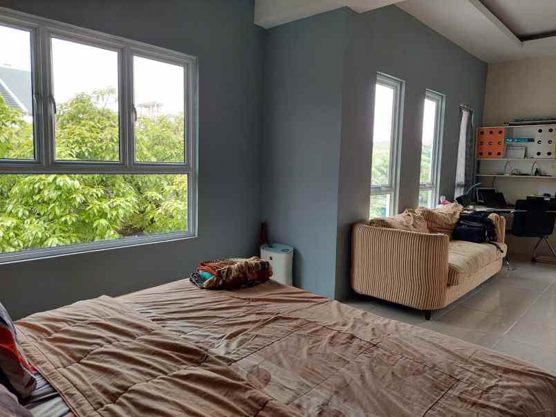 dijual rumah komplek pt hii kelapa