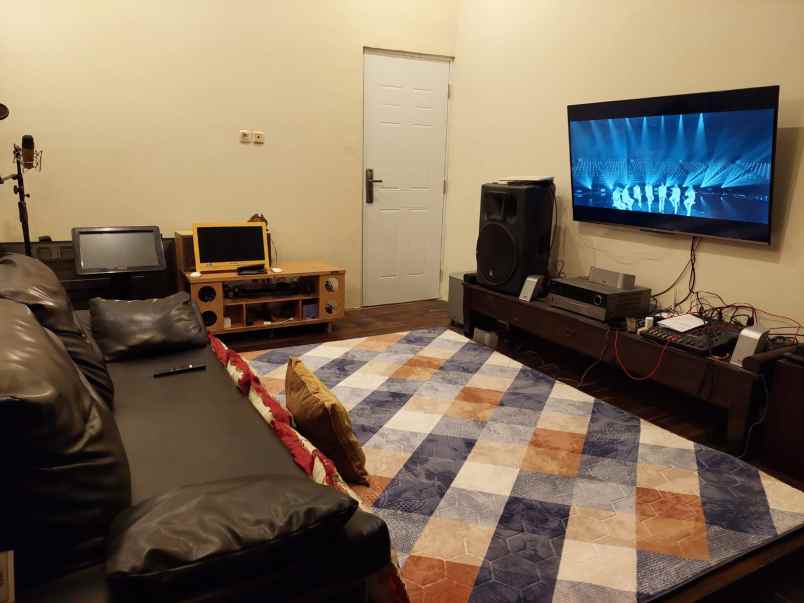 dijual rumah komplek pt hii kelapa