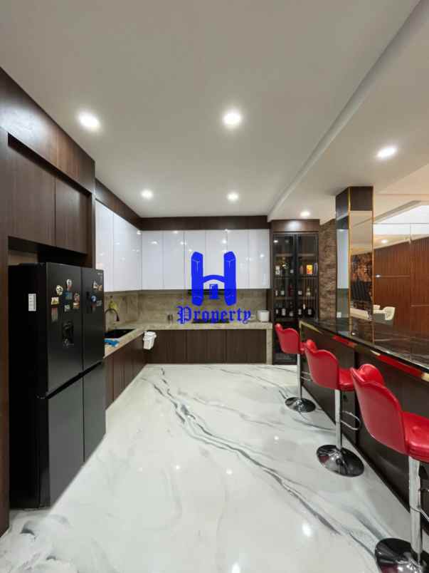 dijual rumah komplek taman malibu indah