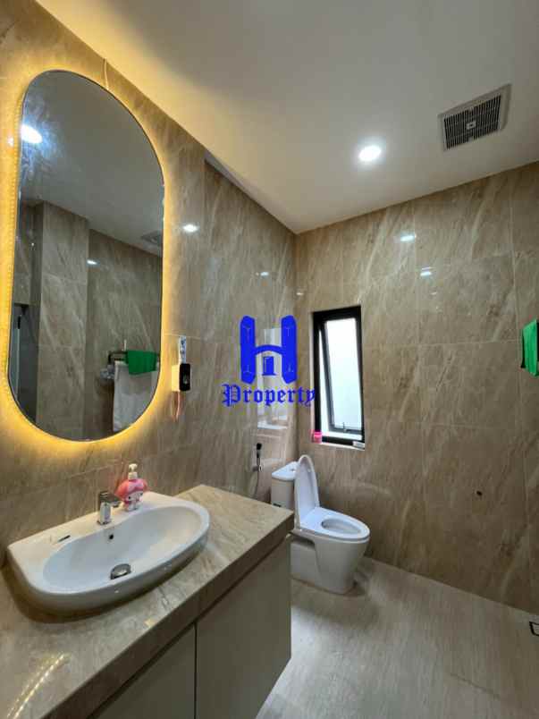 dijual rumah komplek taman malibu indah